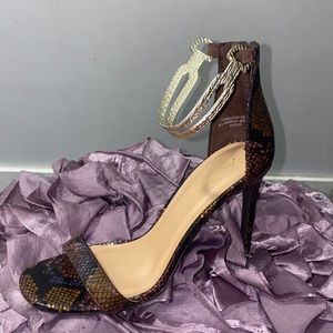 NEW NEVER WORN, Brown snake skin print, Size 8, Anne Michelle